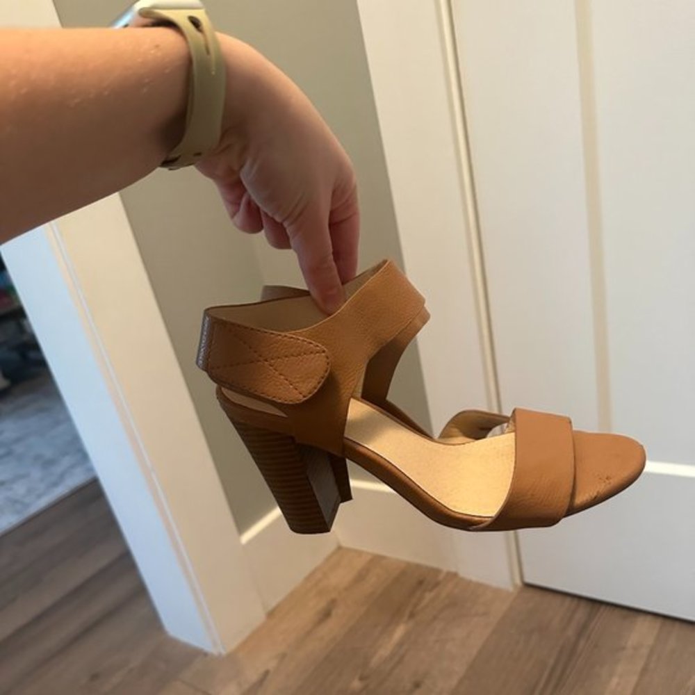 Simply Vera Wang Tan Wooden Block Braestar Heels Size 6.5 - Picture 4 of 7
